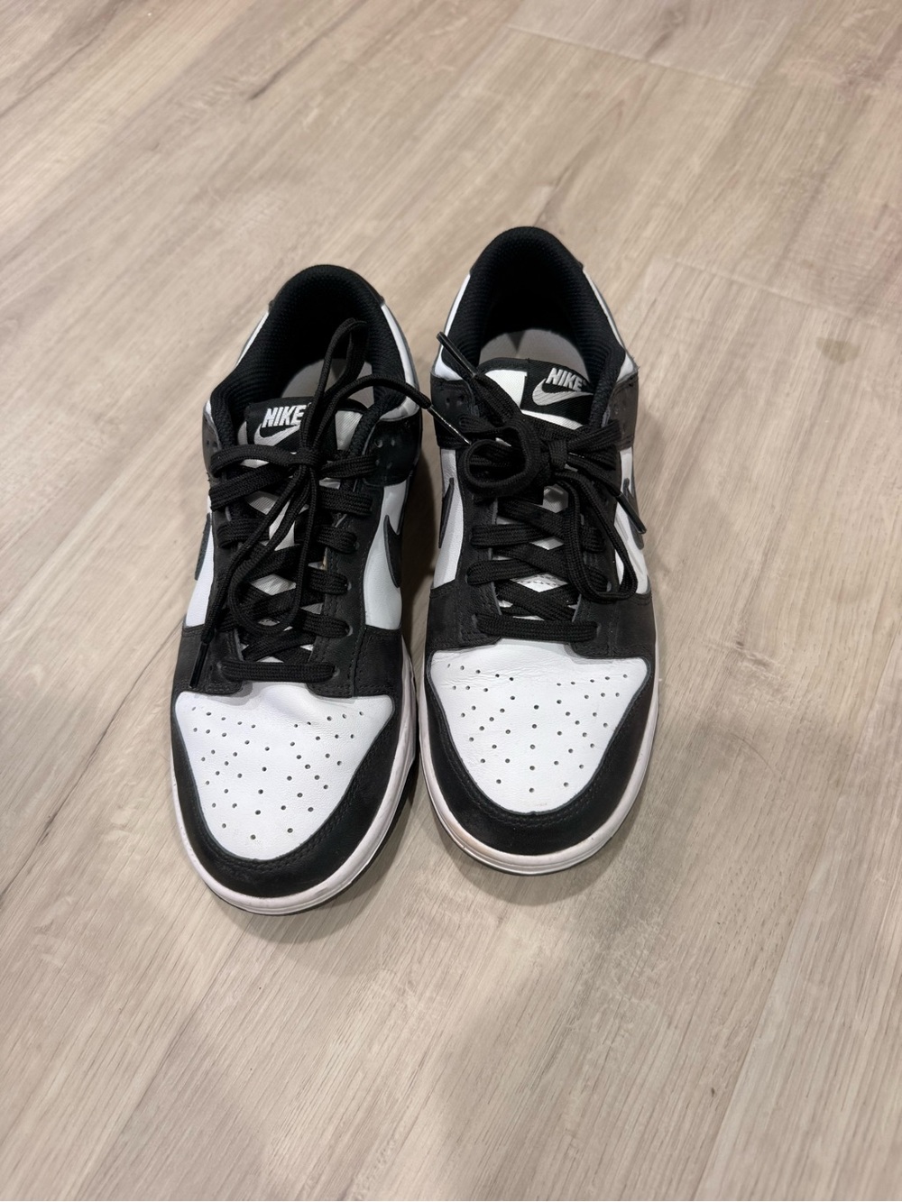 Nike Black and White Men’s Low-Top Sneakers